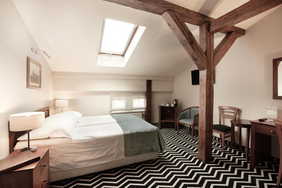 Triple Room,1661633948:JPEG