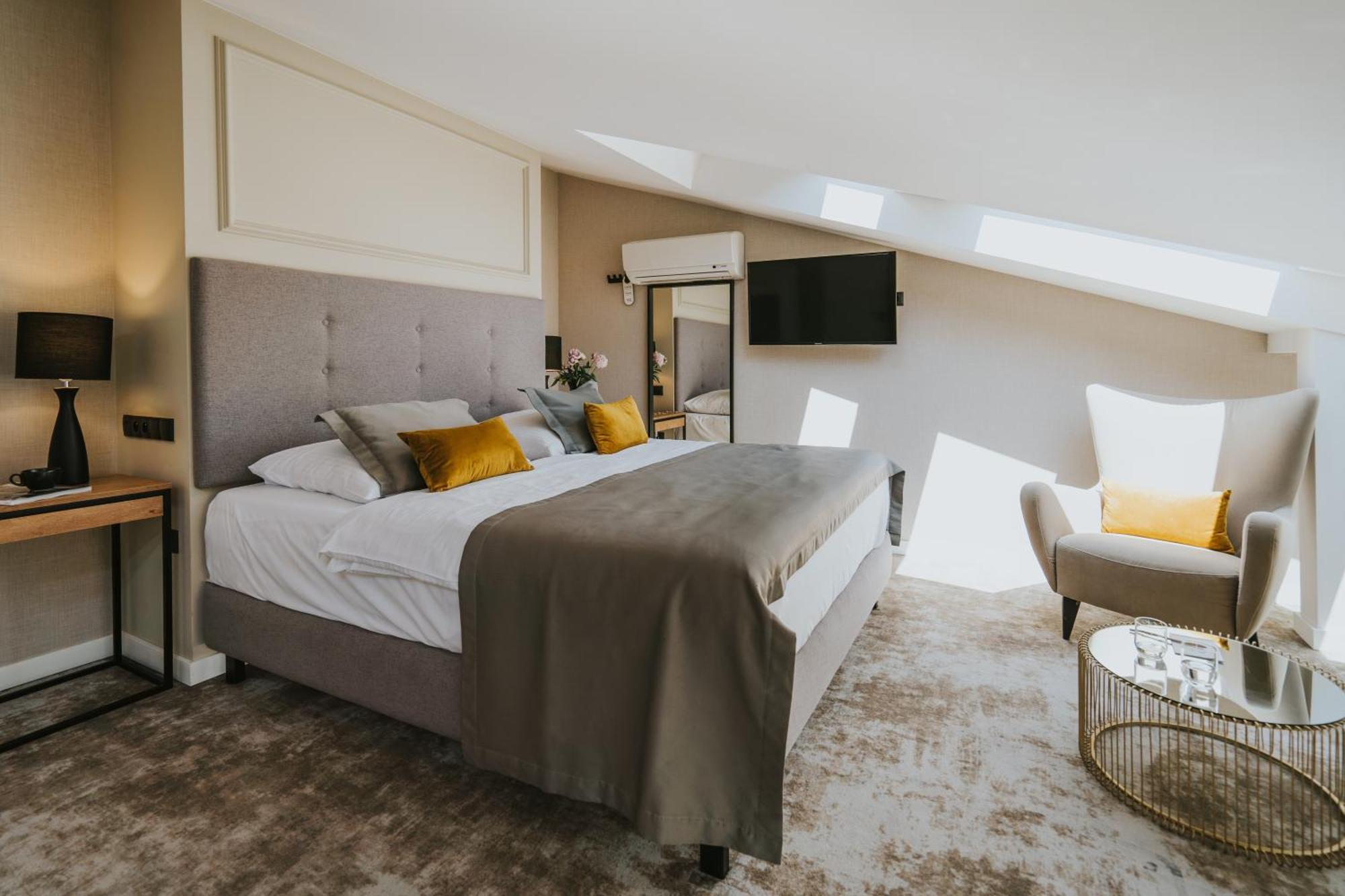 Standard Double Room,1596150077:JPEG