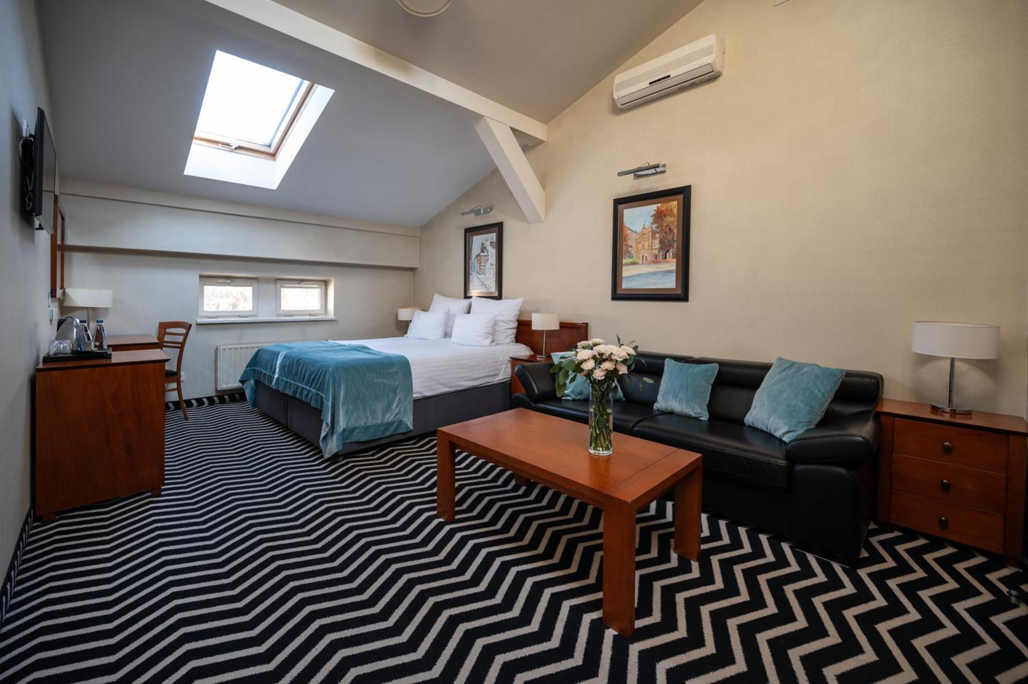 Triple Room,1661633924:JPEG