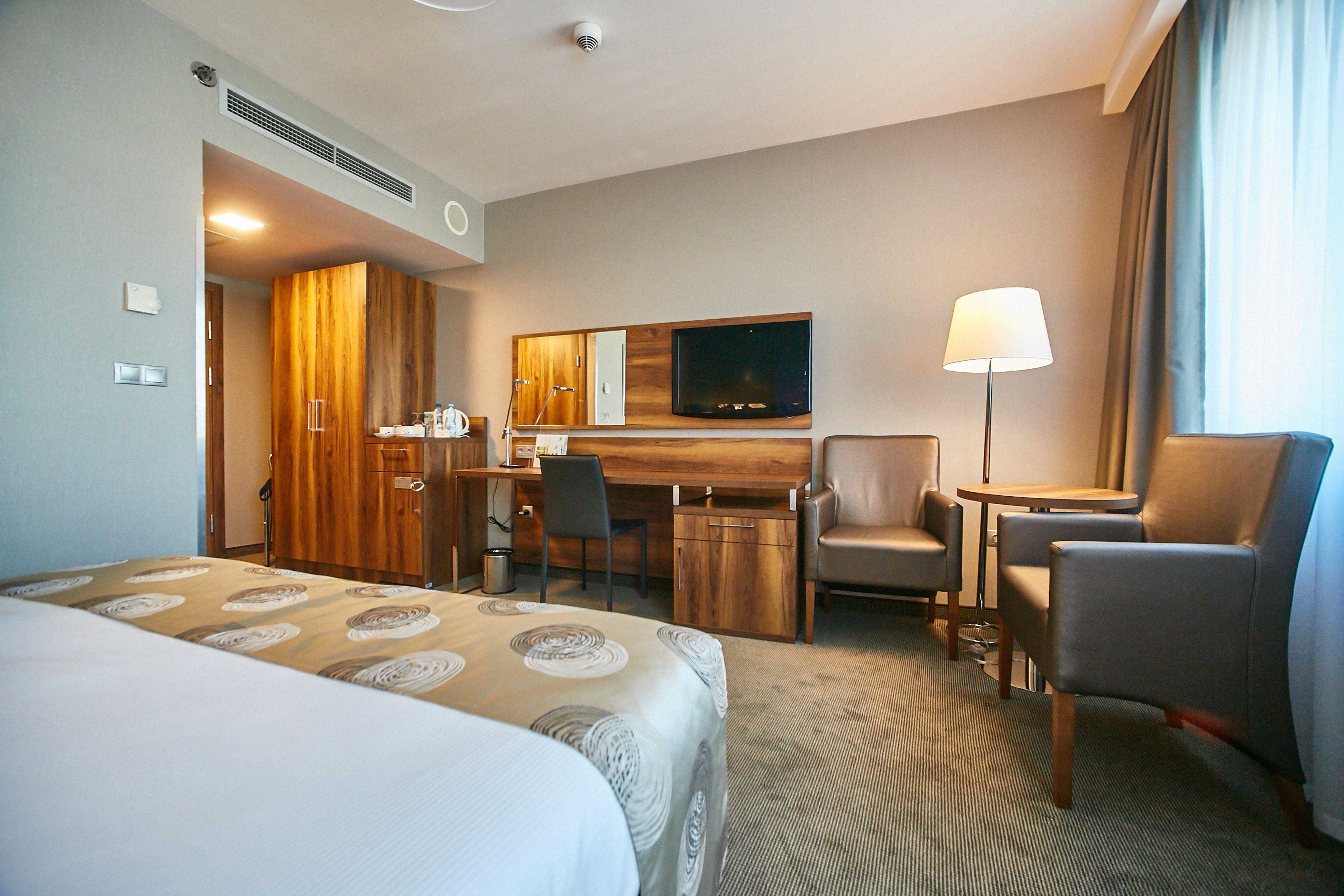 Standard King Room,1710015093:JPEG