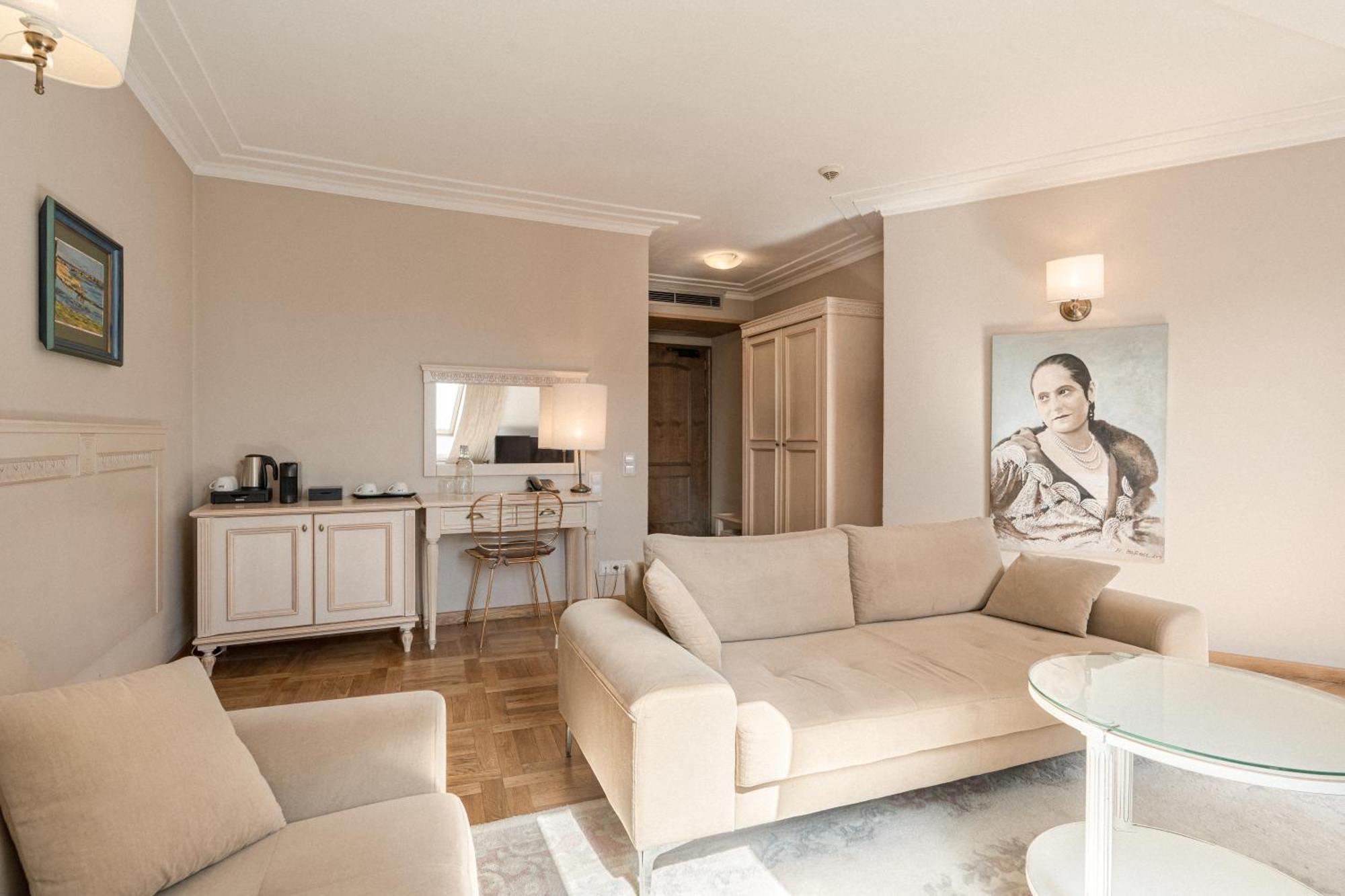 Deluxe Suite
