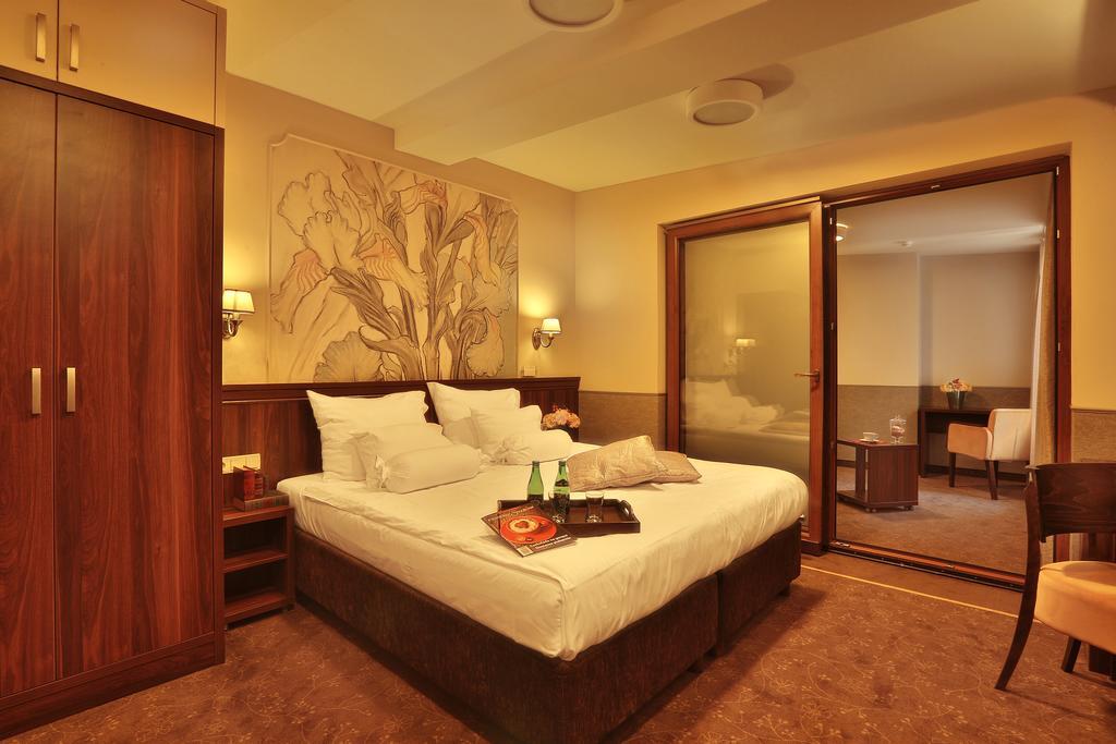 Deluxe Double or Twin Room,1147469524:JPEG